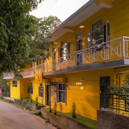 Whoopers Hostel Bir- Friends Themed-3